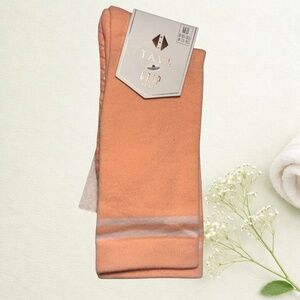 Grip Socks TAVI Pilates Barre Crew Socks 🩰 🤍 ✨ 🌸